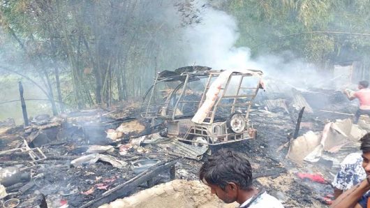 মাধবপুরে আগুনে ঘরসহ সর্বস্ব হারা টমটম চালক মিলন