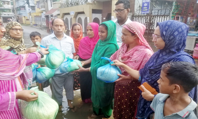 সিলেট তেররতনে জেলা ওয়াকার্স পার্টির শুকনো খাবার বিতরণ