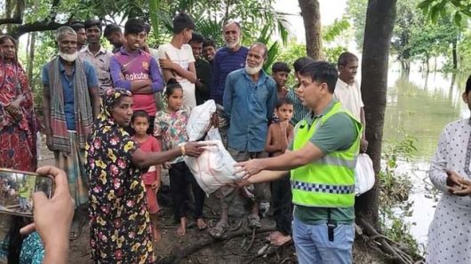 শুকনো ও রান্না করা খাবার বিতরণ অব্যাহত রেখেছে গোয়াইনঘাট থানা পুলিশ