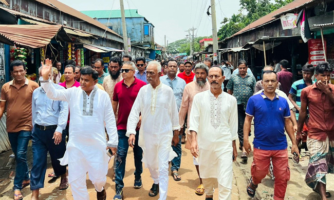 মধ্যনগরে বন্যায় ক্ষতিগ্রস্ত এলাকা পরিদর্শনে এমপি রনজিত সরকার