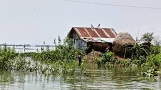 তাহিরপুরে পানি কমছে বেড়েছে দূর্ভোগতাহিরপুরে পানি কমছে বেড়েছে দূর্ভোগ