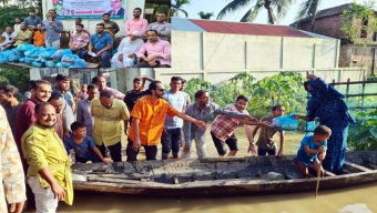 ফেঞ্চুগঞ্জে বন্যাদুর্গতদের মধ্যে স্বেচ্ছাসেবক দলের খাদ্যসামগ্রী বিতরণ