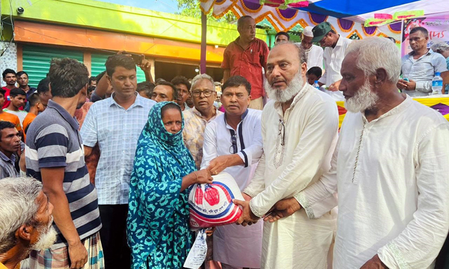 জামালগঞ্জে বন্যার্ত পরিবারের মাঝে প্রধানমন্ত্রীর উপহার সামগ্রী বিতরণ