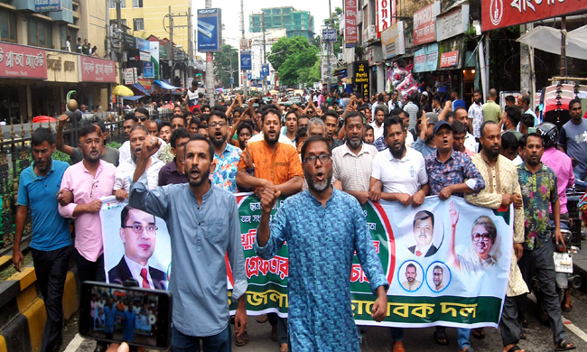 হাসিনা ও তার দোসরদের বিচারের দাবিতে সিলেট জেলা স্বেচ্ছাসেবক দলের বিক্ষোভ