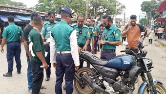 সিলেটে ট্রাফিক পুলিশের অভিযান-আইনানুগ ব্যবস্থা গ্রহণ