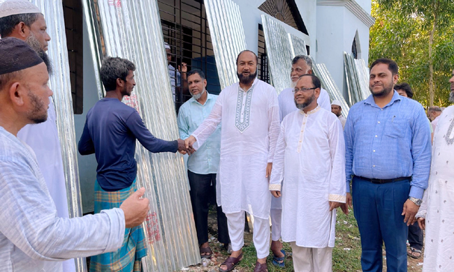 মৌলভীবাজারের কুলাউড়ায় জামায়াতের ঢেউটিন বিতরণ