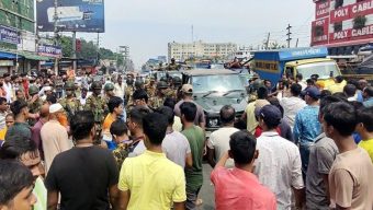 বেতন বৃদ্ধির দাবিতে ফের উত্তাল, আশুলিয়ায় ৫১ কারখানা বন্ধ