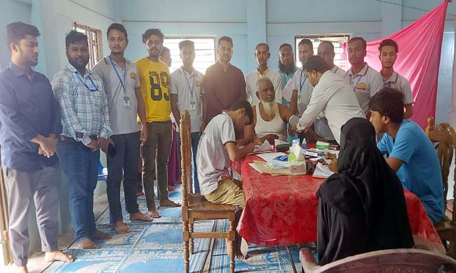 স্মাইল লার্নিং সেন্টারের উদ্যোগে দক্ষিণ কুশিঘাট এলাকায় মেডিকেল ক্যাম্প অনুষ্ঠিত