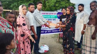 গোয়াইনঘাটে বন্যায় ক্ষতিগ্রস্তদের মধ্যে সিলেট যুব ত্রাণ সহায়তা ফান্ডের নগদ অর্থ বিতরণ