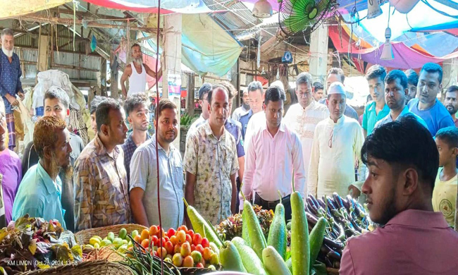 দ্রব্যমূল্য নিয়ন্ত্রণে গোয়াইনঘাটে ভ্রাম্যমাণ আদালতের অভিযান