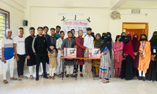“স্বাধীনতা স্কোয়াড” এর উদ্যোগে অসহায়দের মধ্যে সেলাই মিশন বিতরণ