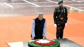 শহিদ বুদ্ধিজীবীদের প্রতি প্রধান উপদেষ্টার শ্রদ্ধা নিবেদন