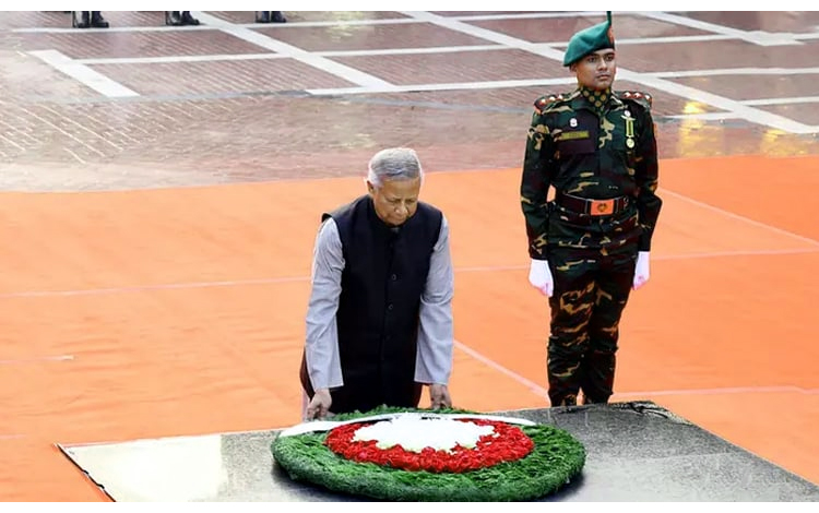 শহিদ বুদ্ধিজীবীদের প্রতি প্রধান উপদেষ্টার শ্রদ্ধা নিবেদন