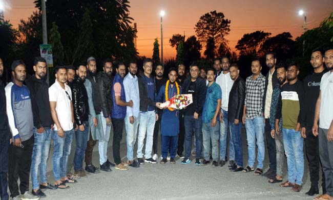 মহানগর ছাত্রদলের সহ-সমাজসেবা সম্পাদক ফয়সলকে কারা ফটকে সংবর্ধনা