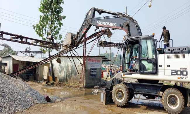 সিলেট সদরে অভিযান দুই দিনের মধ্যে পাথর মিল সরিয়ে নেওয়ার নির্দেশ