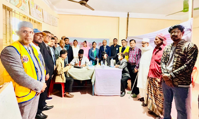 রাউজান গহিরায় চিকিৎসা সেবা প্রদানে লায়ন্স ক্লাব অব চিটাগাং কর্ণফুলী এলিট