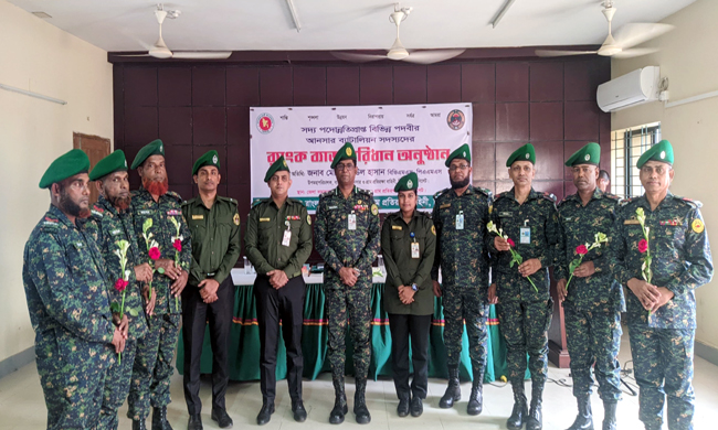 পদোন্নতিপ্রাপ্ত বিভিন্ন পদবীর আনসার ব্যাটালিয়ন সদস্যদের র‍্যাঙ্ক ব্যাজ পরালেন উপমহাপরিচালক জিয়াউল হাসান