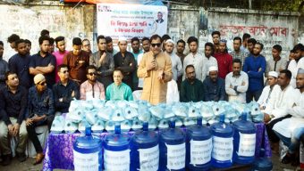 নগরীর মদিনা মার্কেট এলাকায় মাসব্যাপী ইফতার এবং বিশুদ্ধ পানি বিতরণের কার্যক্রমের উদ্বোধন