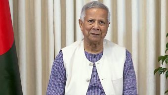 বন্যায় ক্ষতিগ্রস্তদের ঘর বিতরণ করলেন প্রধান উপদেষ্টা