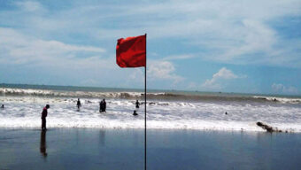 সমুদ্রবন্দরে ৩ নম্বর সতর্ক সংকেত