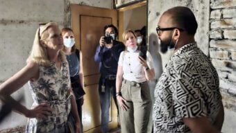 আয়নাঘর পরিদর্শন করলেন কেরি কেনেডি