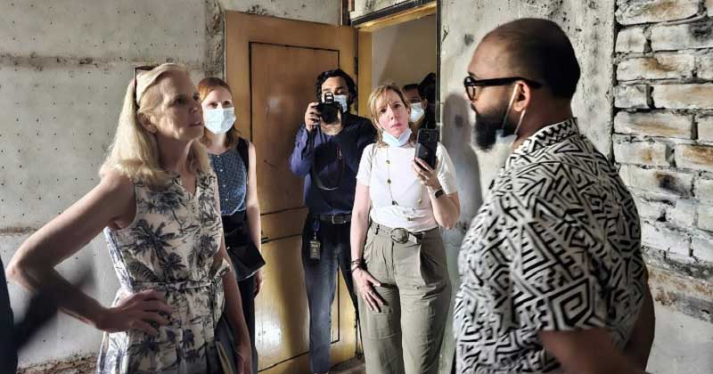 আয়নাঘর পরিদর্শন করলেন কেরি কেনেডি