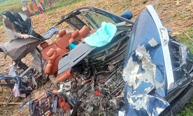 দিনাজপুরে ট্রাক-মাইক্রোবাস সংঘর্ষে নিহত ৪