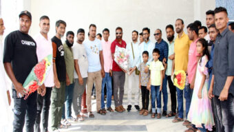 ফ্রান্স স্বেচ্ছাসেবক দল নেতা কালা মিয়াকে সিলেট বিমানবন্দরে সংবর্ধনা