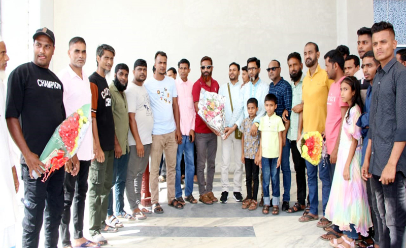 ফ্রান্স স্বেচ্ছাসেবক দল নেতা কালা মিয়াকে সিলেট বিমানবন্দরে সংবর্ধনা