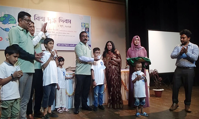 দুধ মানুষের পুষ্টির অন্যতম উৎস-বিভাগীয় কমিশনার খান মোঃ রেজা-উন-নবী