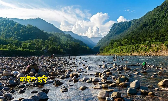 বিছনাকান্দি ভয় দেখাতে বিএসএফের ফাঁকা গুলি ওসাউন্ড গ্রেনেড নিক্ষেপ