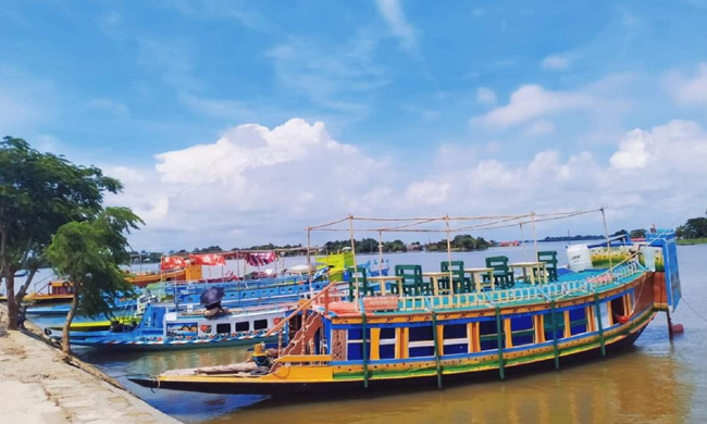 সুনামগঞ্জের টাঙ্গুয়ার হাওর:ঈদের ছুটিতে হাজারো পর্যটকের আগমন