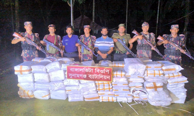 মধ্যনগরে কোটি টাকার ভারতীয় চোরাই পণ্য জব্দ