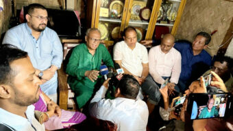 ‘গোল্ডেন গার্ল’ ফুটবলার ঋতুপর্ণার ক্যান্সারাক্রান্ত মায়ের পাশে তারেক রহমান