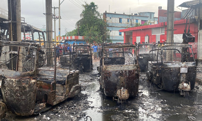 নবীগঞ্জে সিএনজি স্টেশনে আগুনে ১২টি বাহন পুড়ে ছাই, আহত ৫