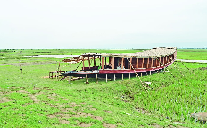 বর্ষায়ও সুনামগঞ্জরে হাওরে পানি নেই