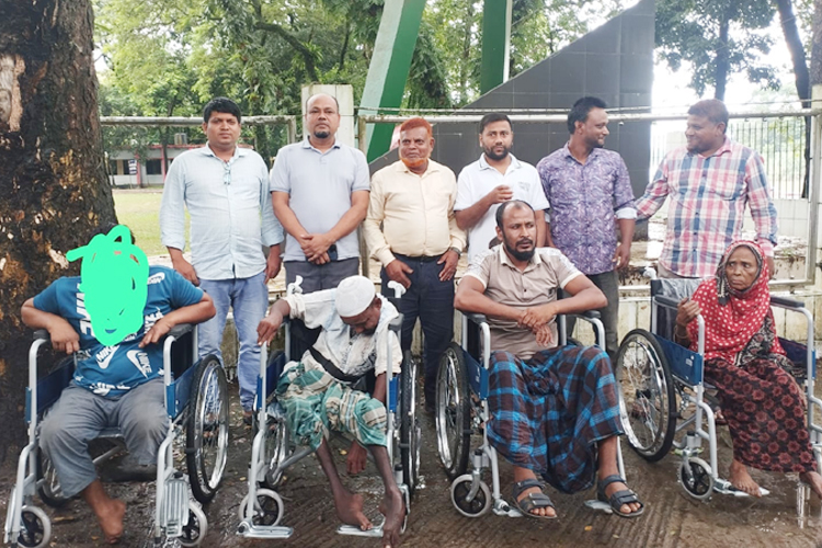 কোম্পানীগঞ্জে শারীরিক প্রতিবন্ধীদের মাঝে হুইল চেয়ার বিতরণ
