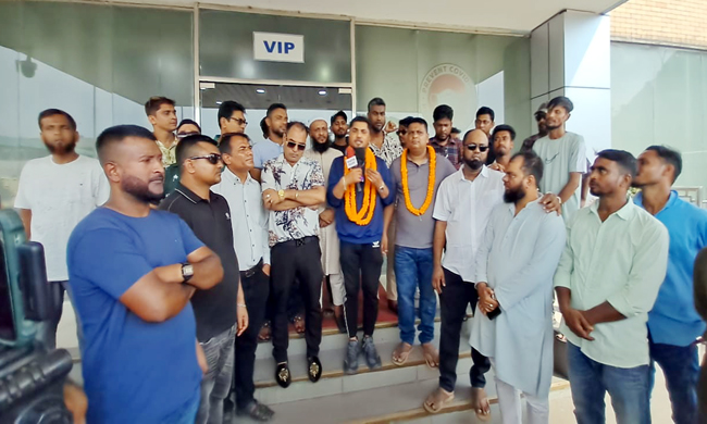 ফ্রান্স বিএনপি’র নেতা শামীমকে সিলেট বিমানবন্দরে সংবর্ধনা