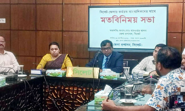 সিলেটের কিনব্রিজে হকার বসতে দেবো না, মোটর সাইকেলও উঠতে দেবো না: ডিসি সারওয়ার
