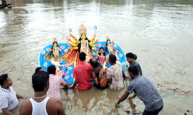 সিলেটে আনুষ্ঠানিক ভাবে দেবী দুর্গাকে বিসর্জন