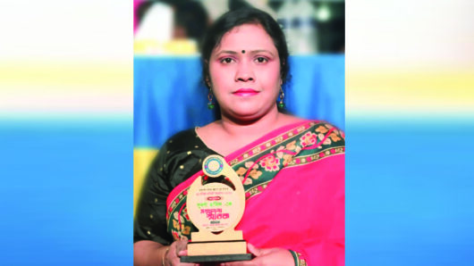 চা শ্রমিকদের জীবনসংগ্রাম তুলে ধরায় প্রত্যাশা সম্মাননা পেলেন সাংবাদিক সুবর্ণা হামিদ