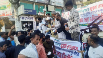 খালেদা জিয়ার সুস্থতার জন্য এম এ মালিকের পক্ষ থেকে দক্ষিণ সুরমায় খাবার বিতরণ
