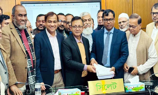 মুক্তিযুদ্ধা, জুলাই যুদ্ধা, চা শ্রমিক, সাংবাদিক ও তরুণ প্রজন্মের প্রতিনিধি নিয়ে মনোনয়ন জমা দিলন খন্দকার মুক্তাদির