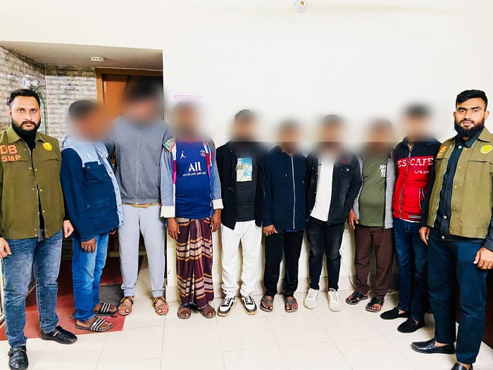 সিলেটে সিনেমা হলের পাশ থেকে গ্রেপ্তার ৮