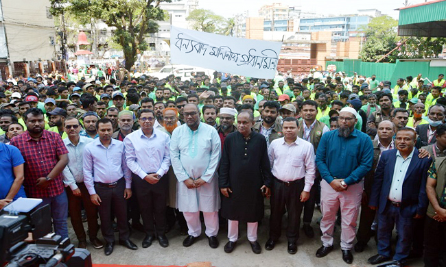 প্রধানমন্ত্রীর ঈদ অনুদান পরিচ্ছন্নতাকর্মীদের হাতে তুলে দিলেন সিসিক প্রশাসক