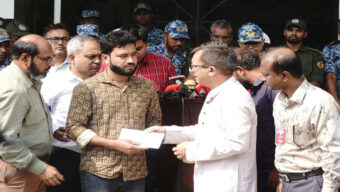 বাহরাইনে নিহত প্রবাসী গিরিশ চন্দ্র সূত্রধরের মরদেহ দেশে পৌঁছেছে, পরিবারের কাছে হস্তান্তর