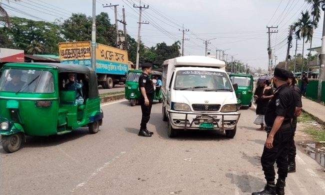 সিলেটে শব্দদূষণ বিরোধী অভিযানে ১৪ গাড়ির মালিককে জরিমানা-হাইড্রোলিক হর্ন জব্দ