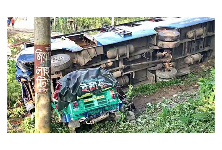 সুনামগঞ্জে বাসচাপায় নারীসহ নিহত ৬