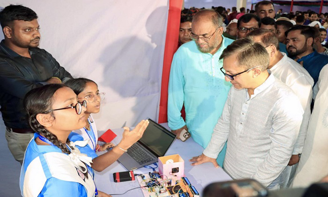 গবেষণায় ব্যর্থতা বলে কিছু নেই বিজ্ঞান ও প্রযুক্তি মেলায় শিক্ষার্থীদের উদ্দেশে-বাণিজ্য মন্ত্রী