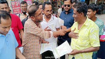 সিলেট জেলা স্বেচ্ছাসেবক দলের লিফলেট বিতরণ